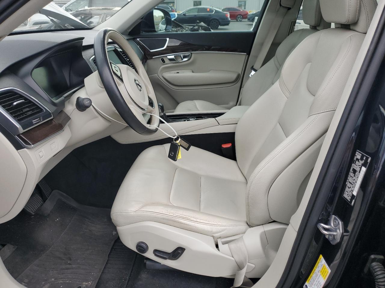 VOLVO XC90 T6 MOMENTUM