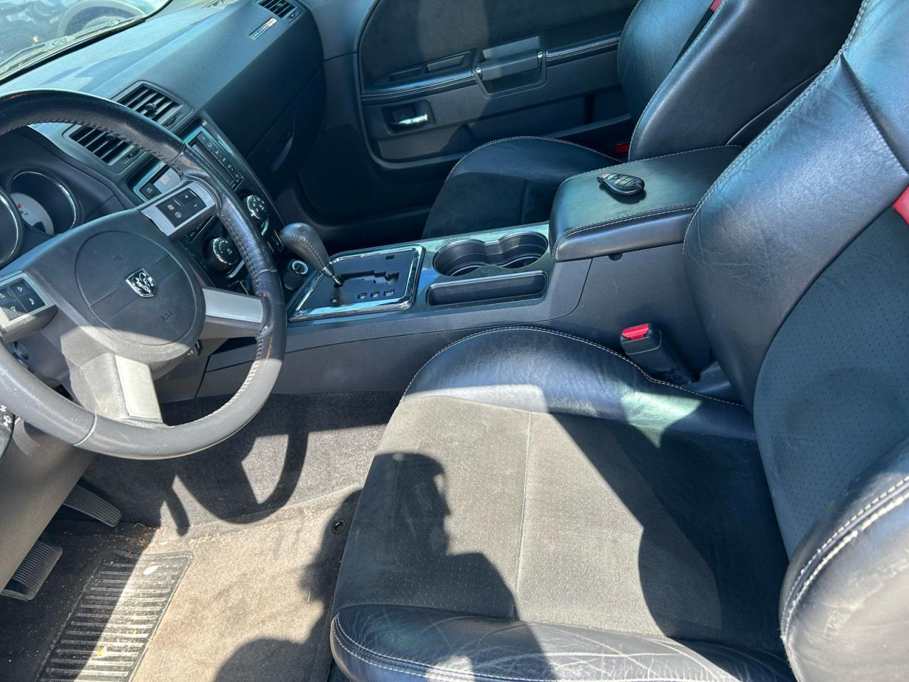 DODGE CHALLENGER SRT-8