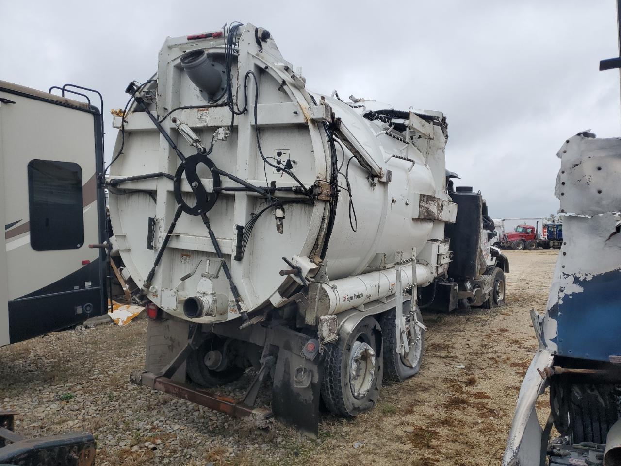 Lot #3290328934 2020 PETERBILT 567