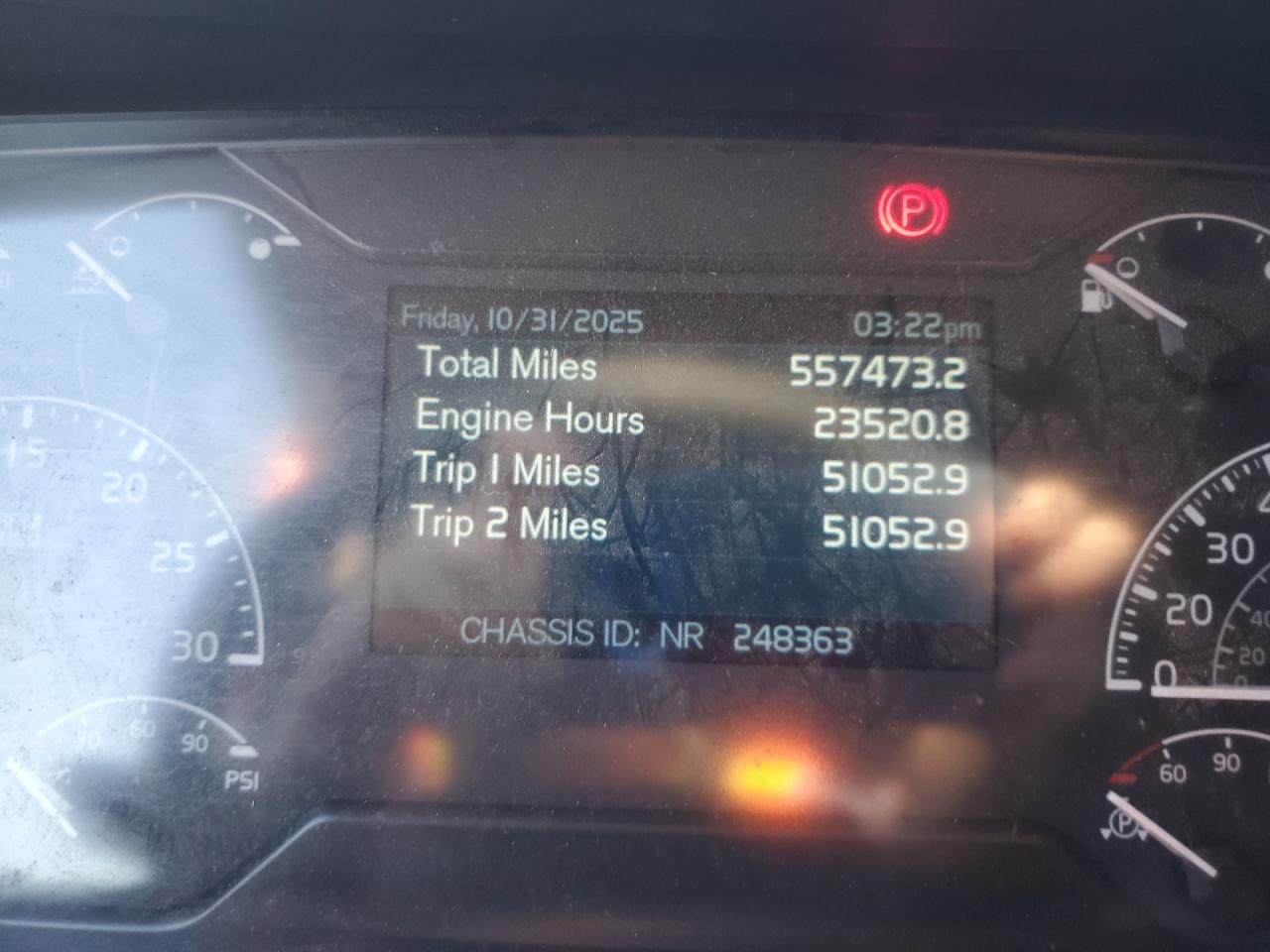 Lot #3293304422 2021 VOLVO VNL