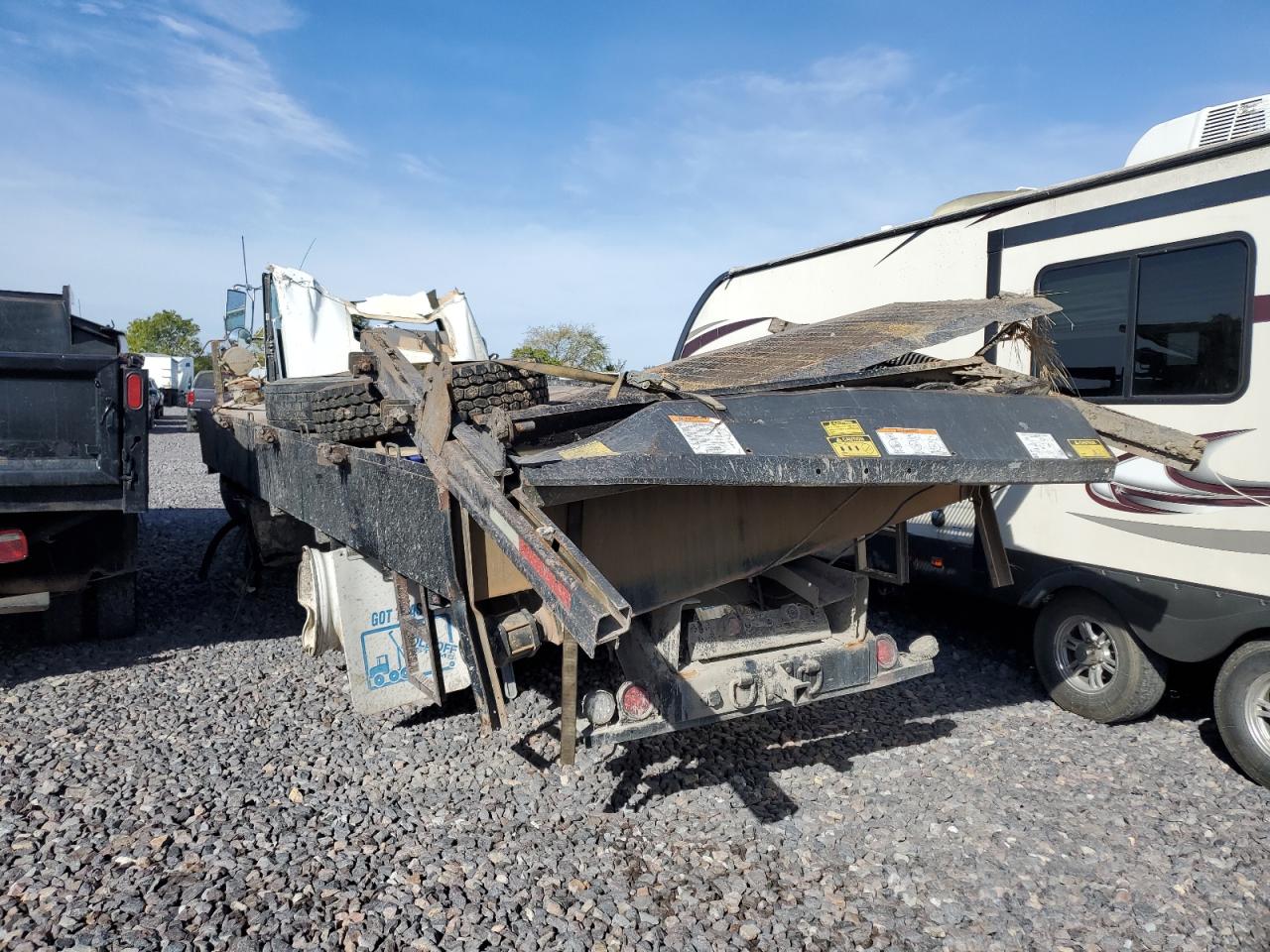 Lot #3277080173 2015 KENWORTH T300