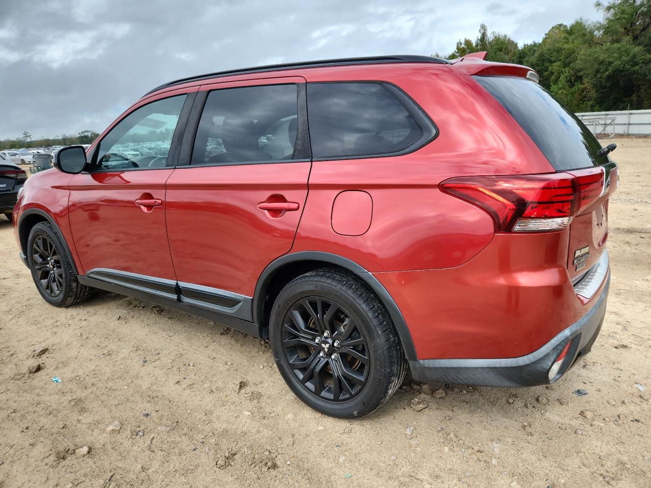 MITSUBISHI OUTLANDER SE