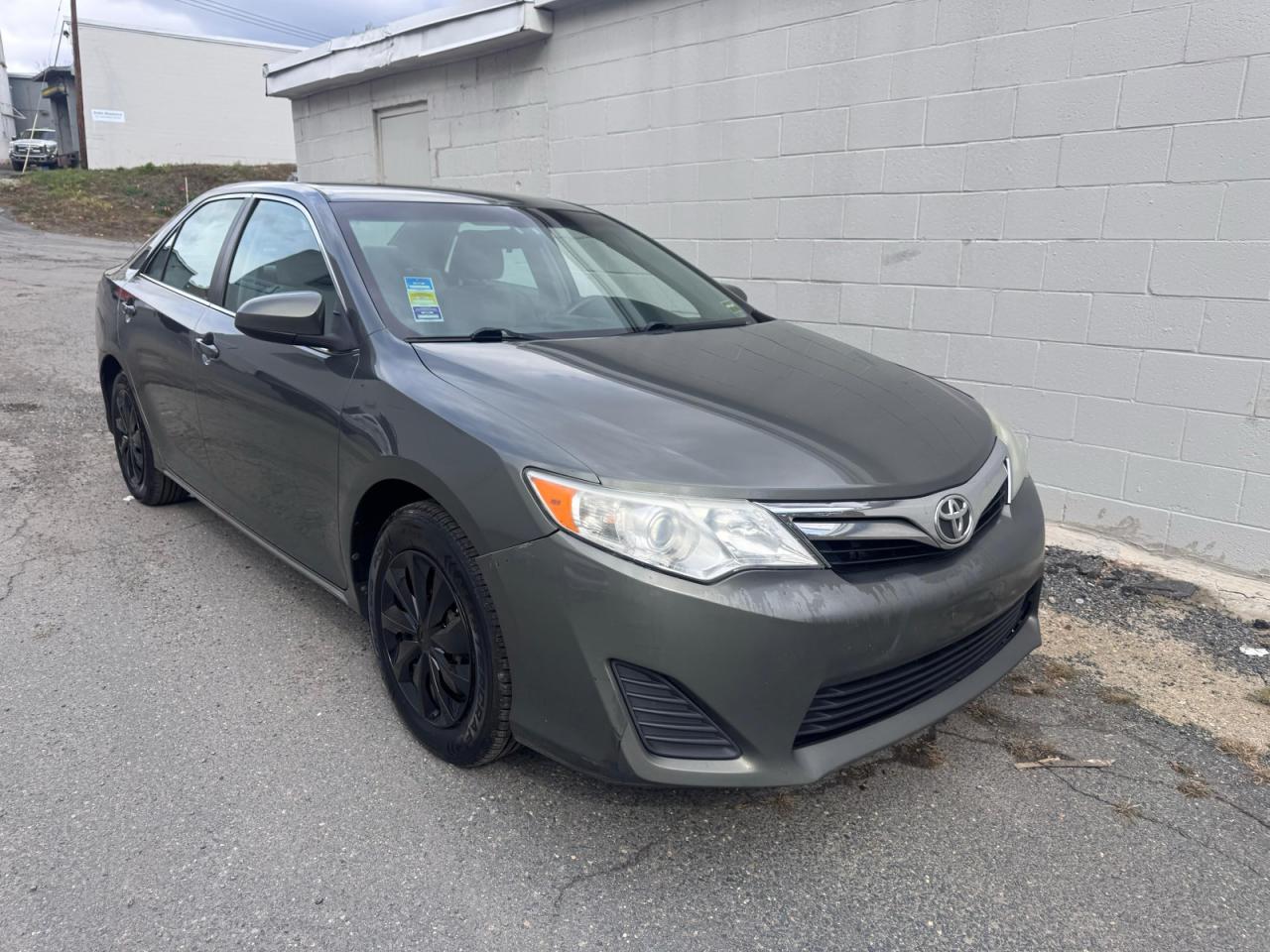 TOYOTA CAMRY BASE