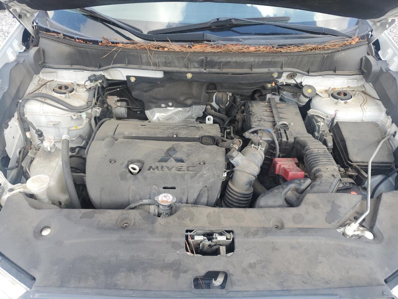 MITSUBISHI OUTLANDER ES