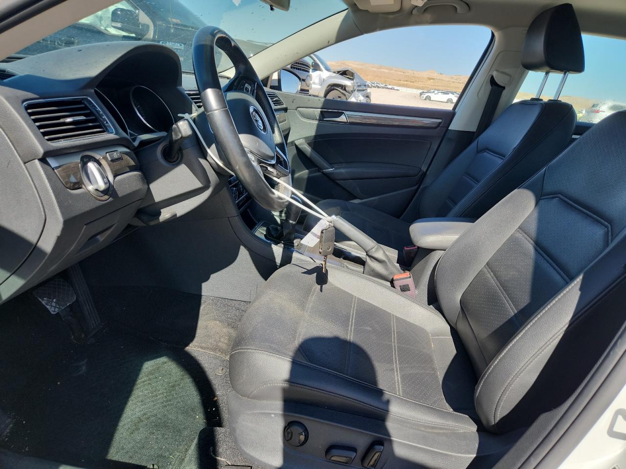 VOLKSWAGEN PASSAT SE