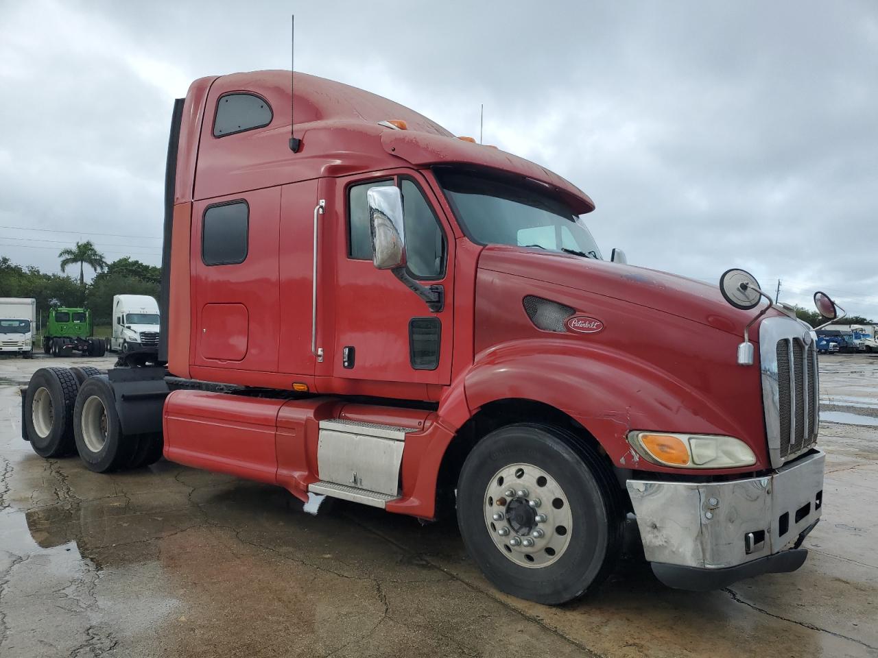 Lot #3261975469 2004 PETERBILT 387