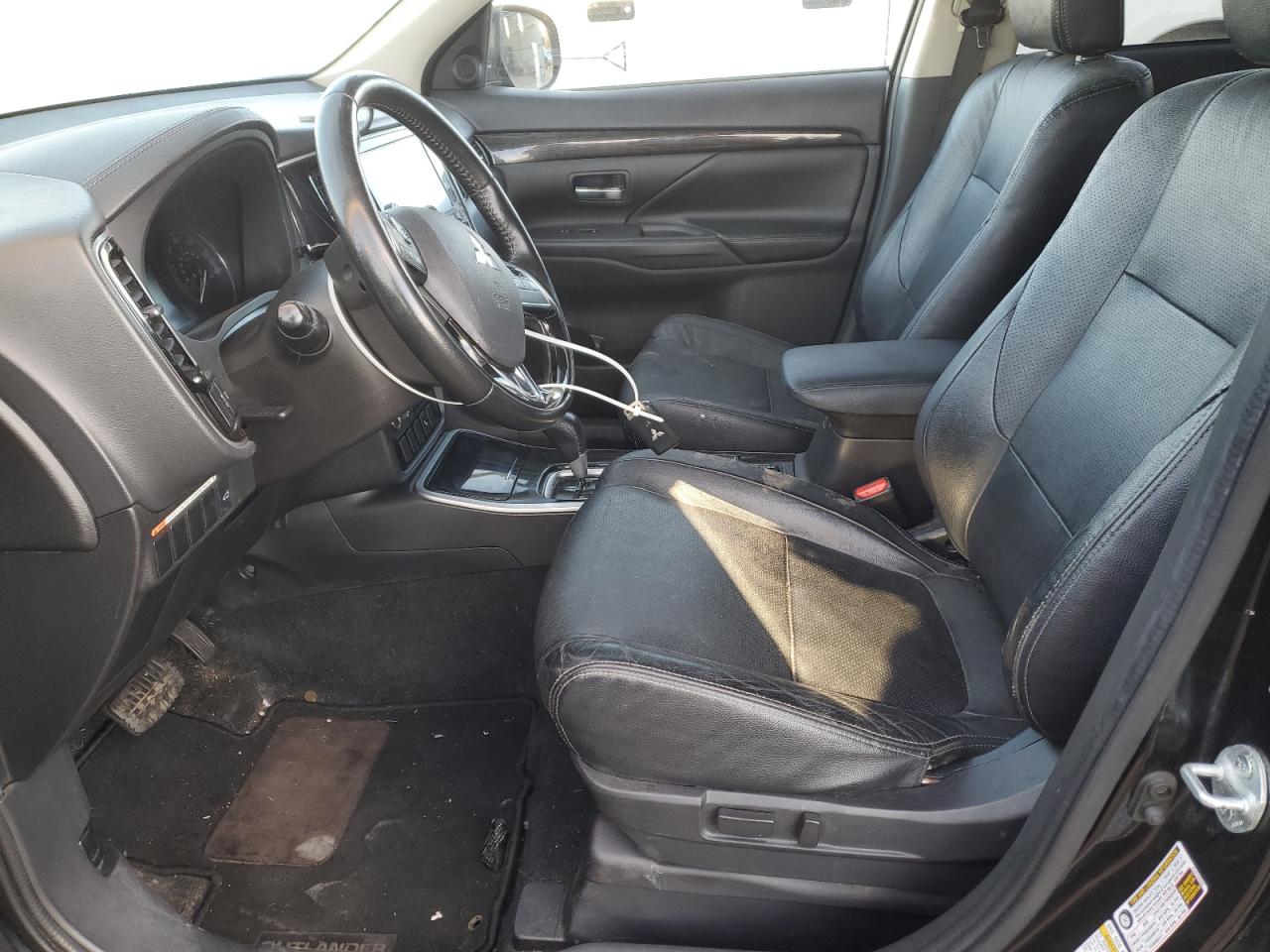 MITSUBISHI OUTLANDER SE