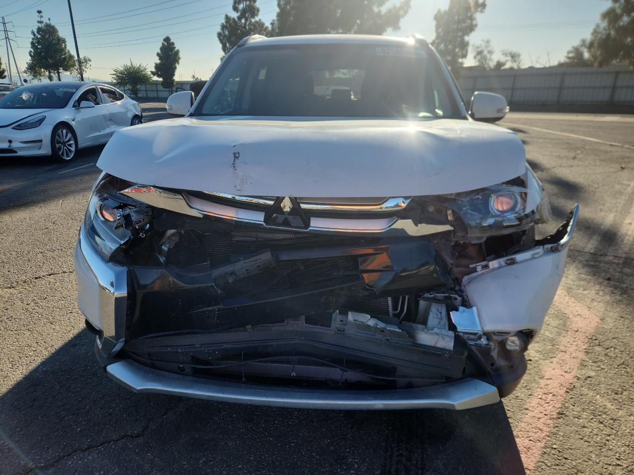 MITSUBISHI OUTLANDER SE