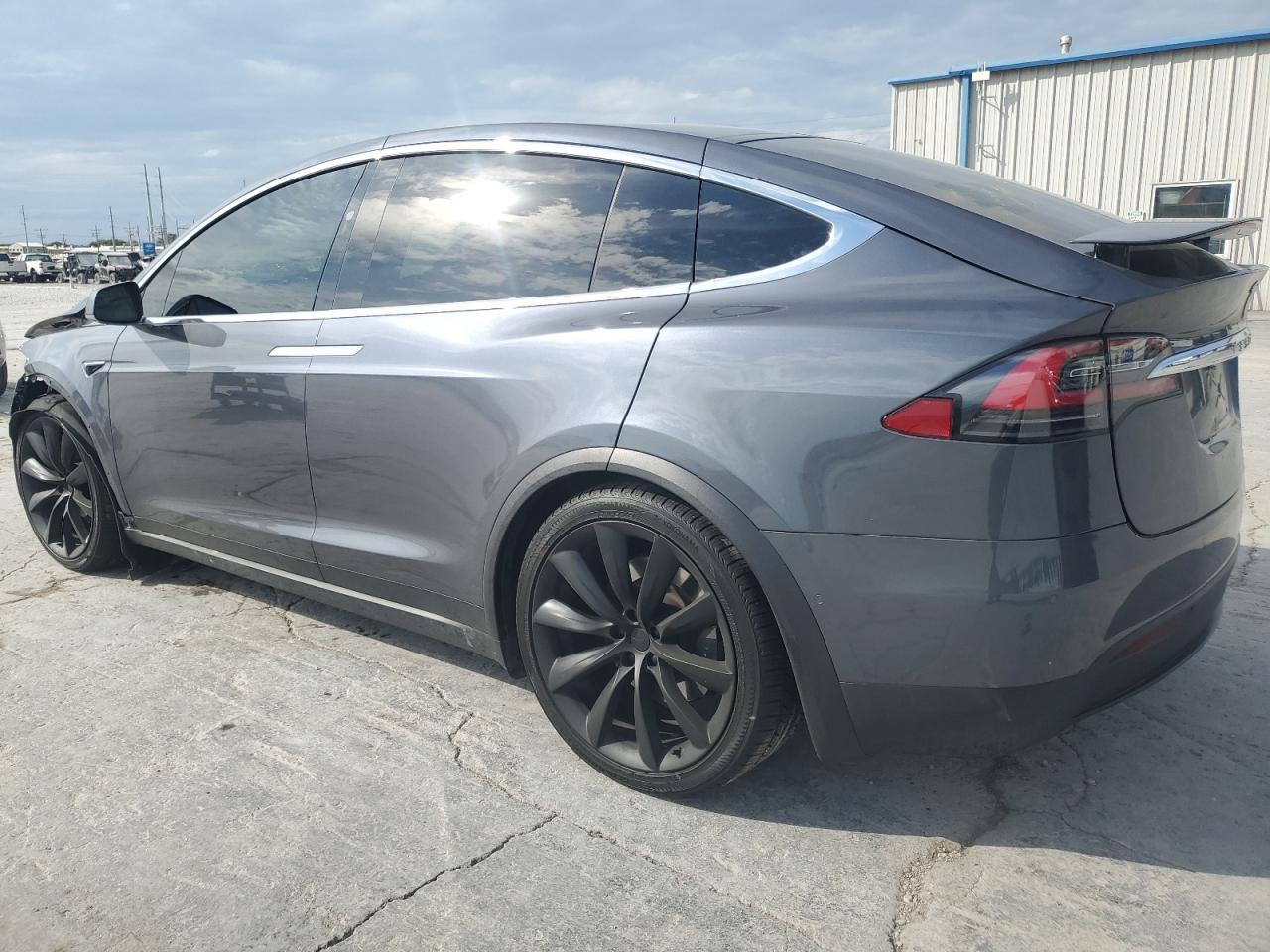 TESLA MODEL X