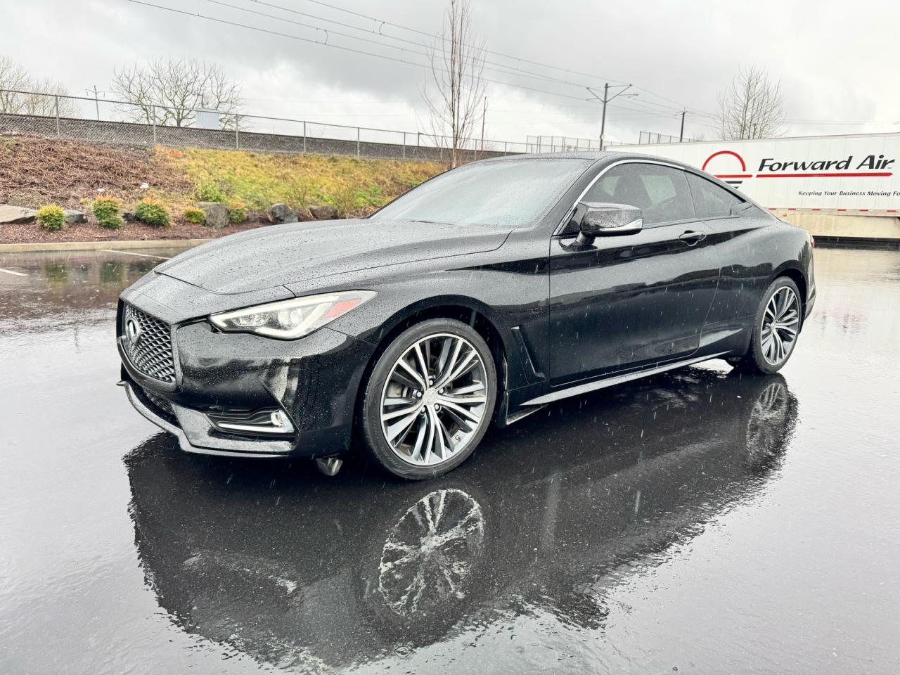 INFINITI Q60 LUXE 300