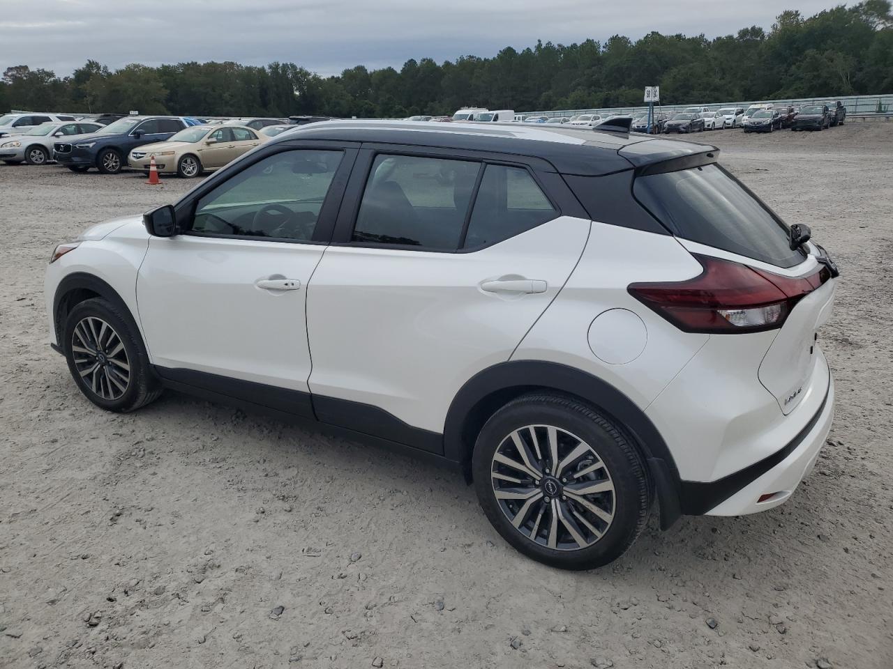 NISSAN KICKS SV