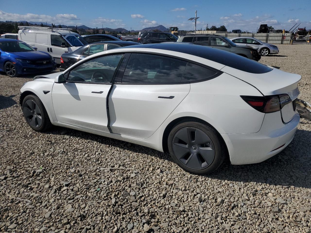TESLA MODEL 3