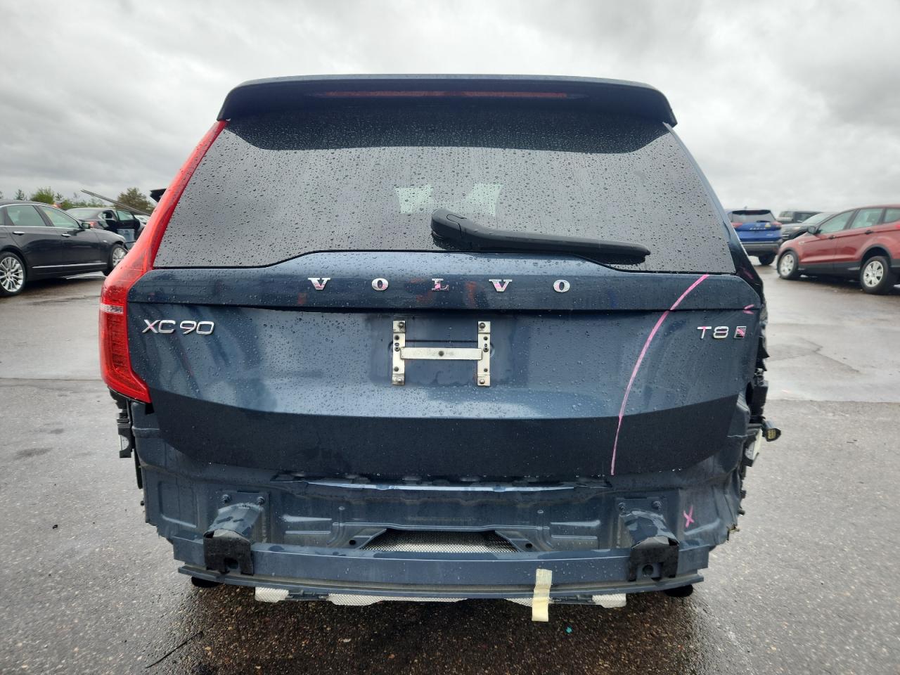 VOLVO XC90 T8 MOMENTUM