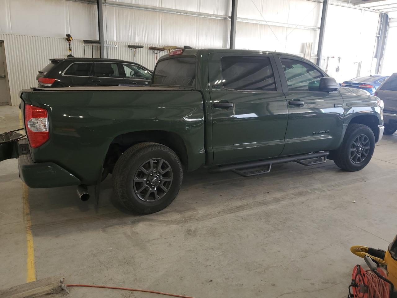 TOYOTA TUNDRA CREWMAX SR5