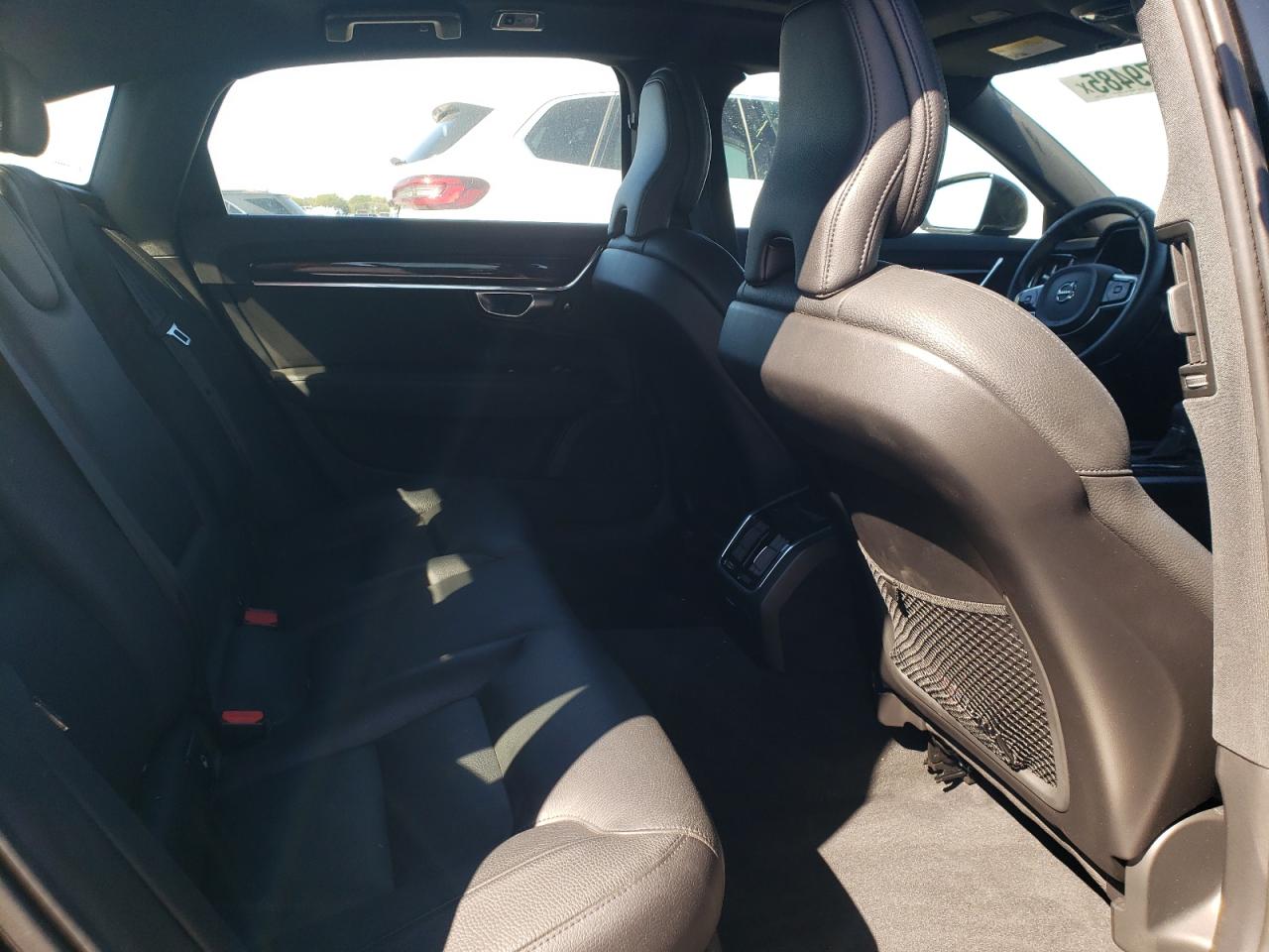 VOLVO S90 T6 MOMENTUM