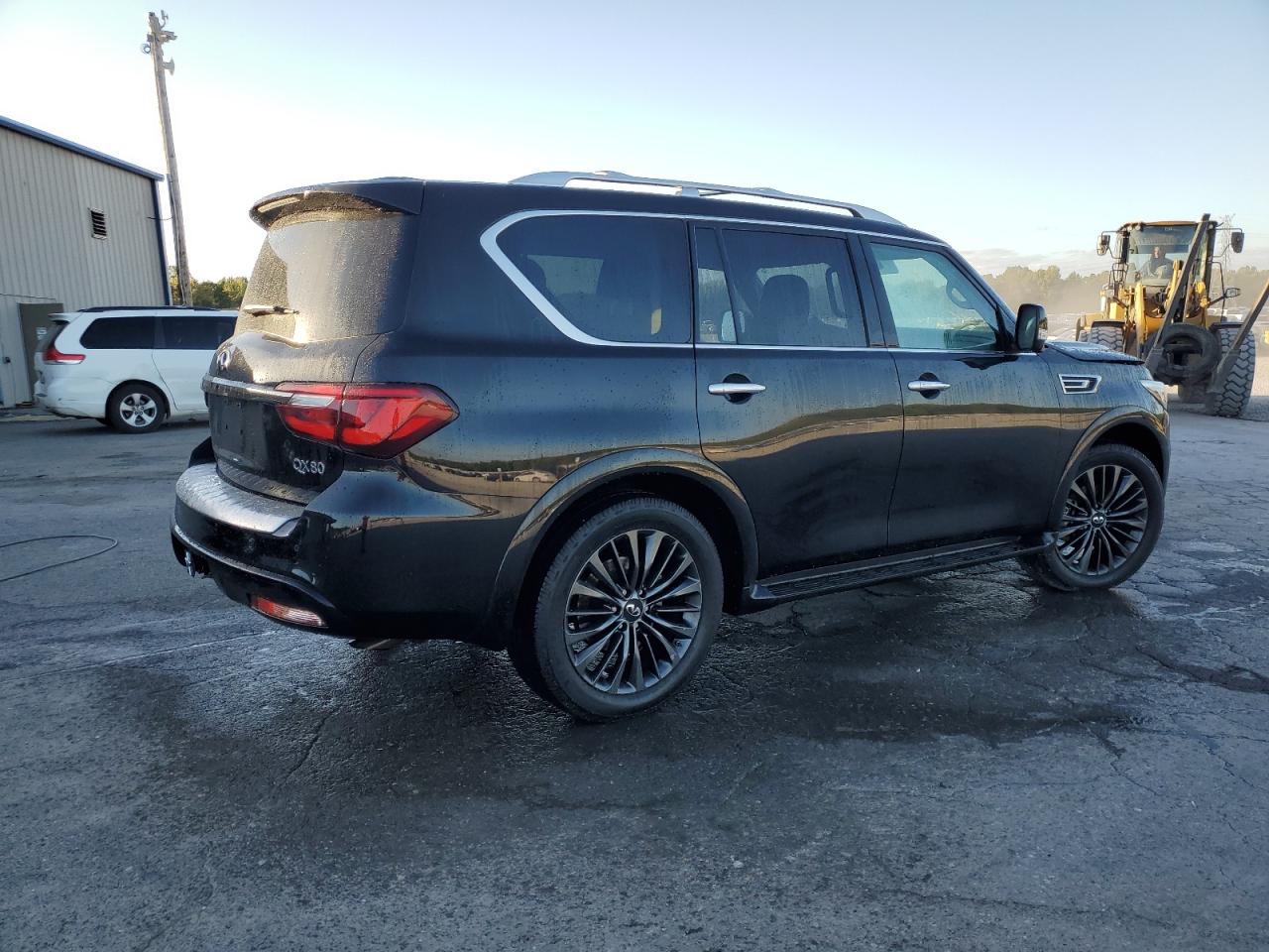 INFINITI QX80 LUXE