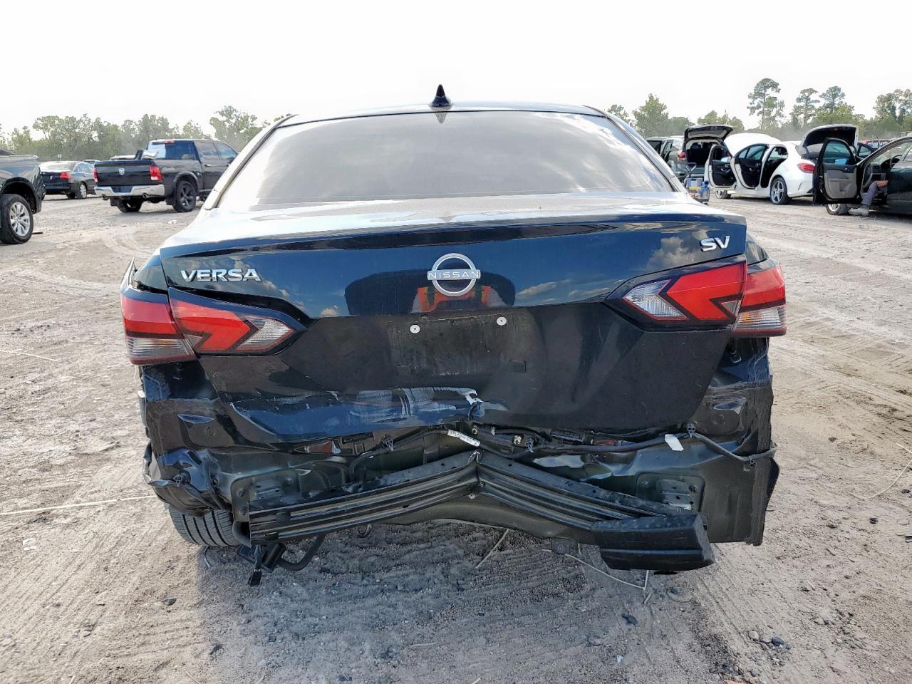 NISSAN VERSA SV
