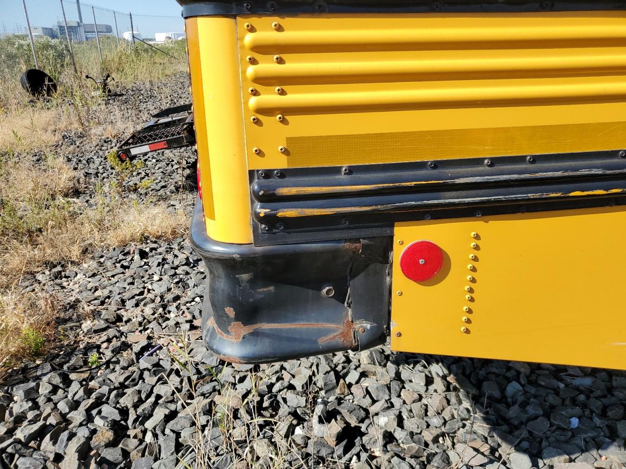 Lot #3276362788 2006 FREIGHTLINER SAF-T-LINER C2