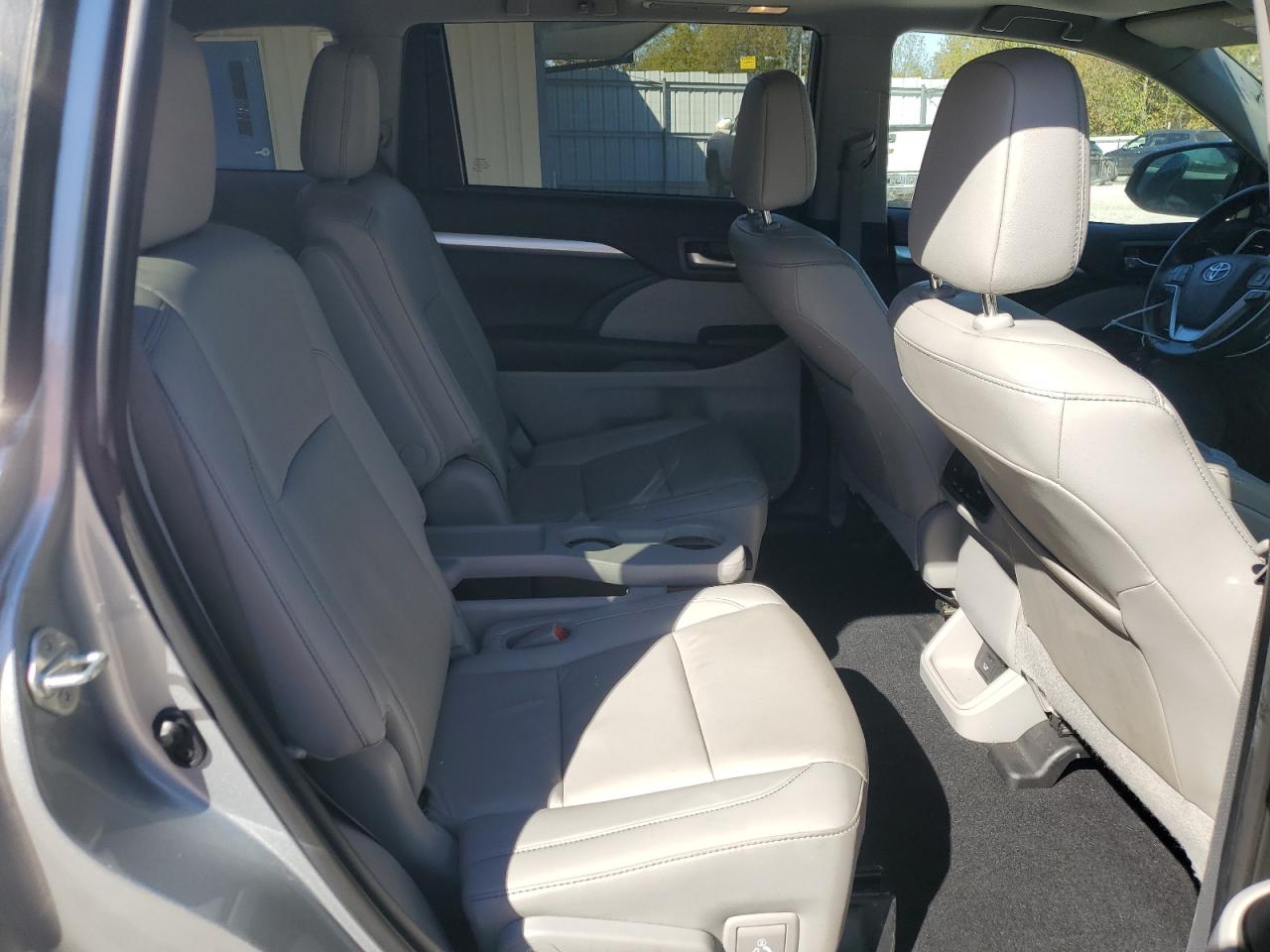 TOYOTA HIGHLANDER SE