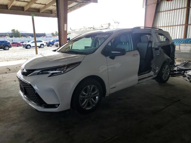 TOYOTA SIENNA XSE