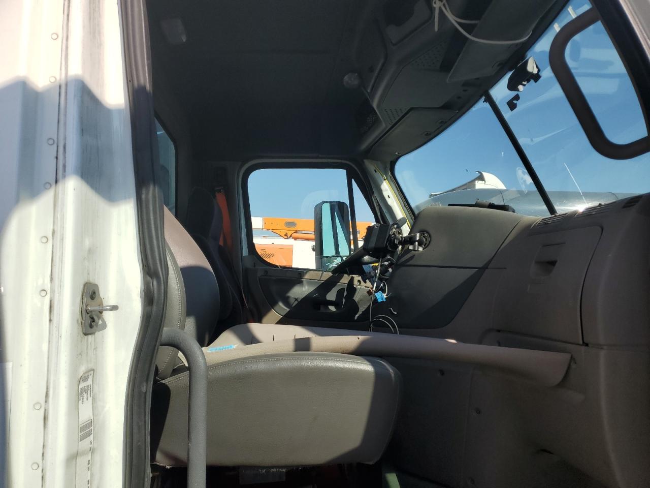 Lot #3265903117 2015 FREIGHTLINER CASCADIA