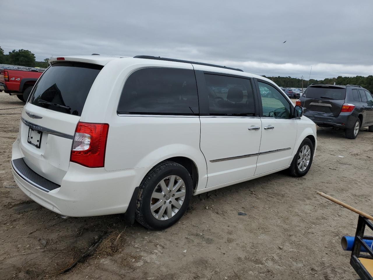 CHRYSLER TOWN & COUNTRY TOURING L