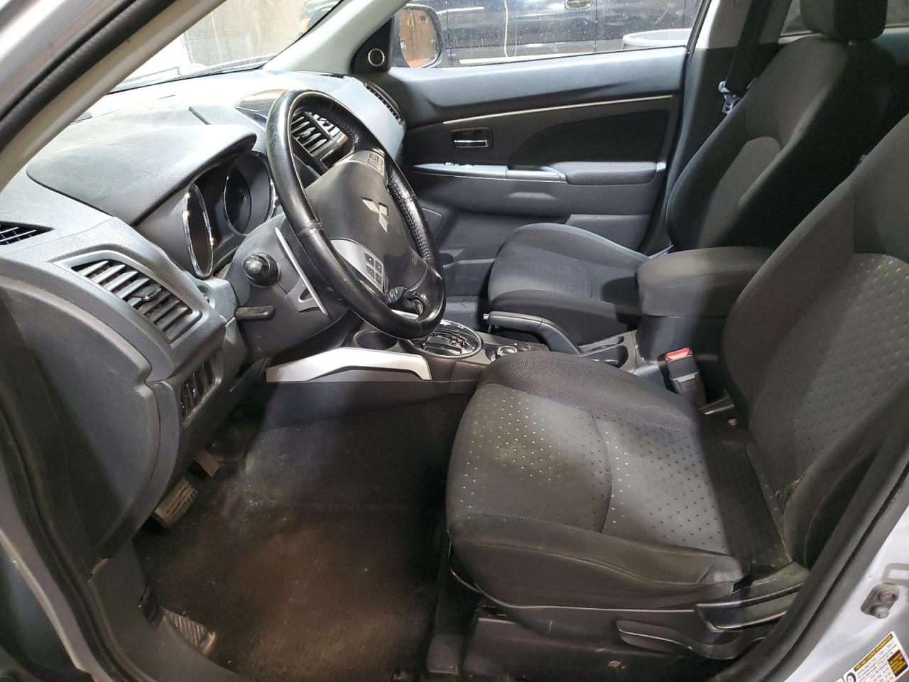 MITSUBISHI OUTLANDER SE