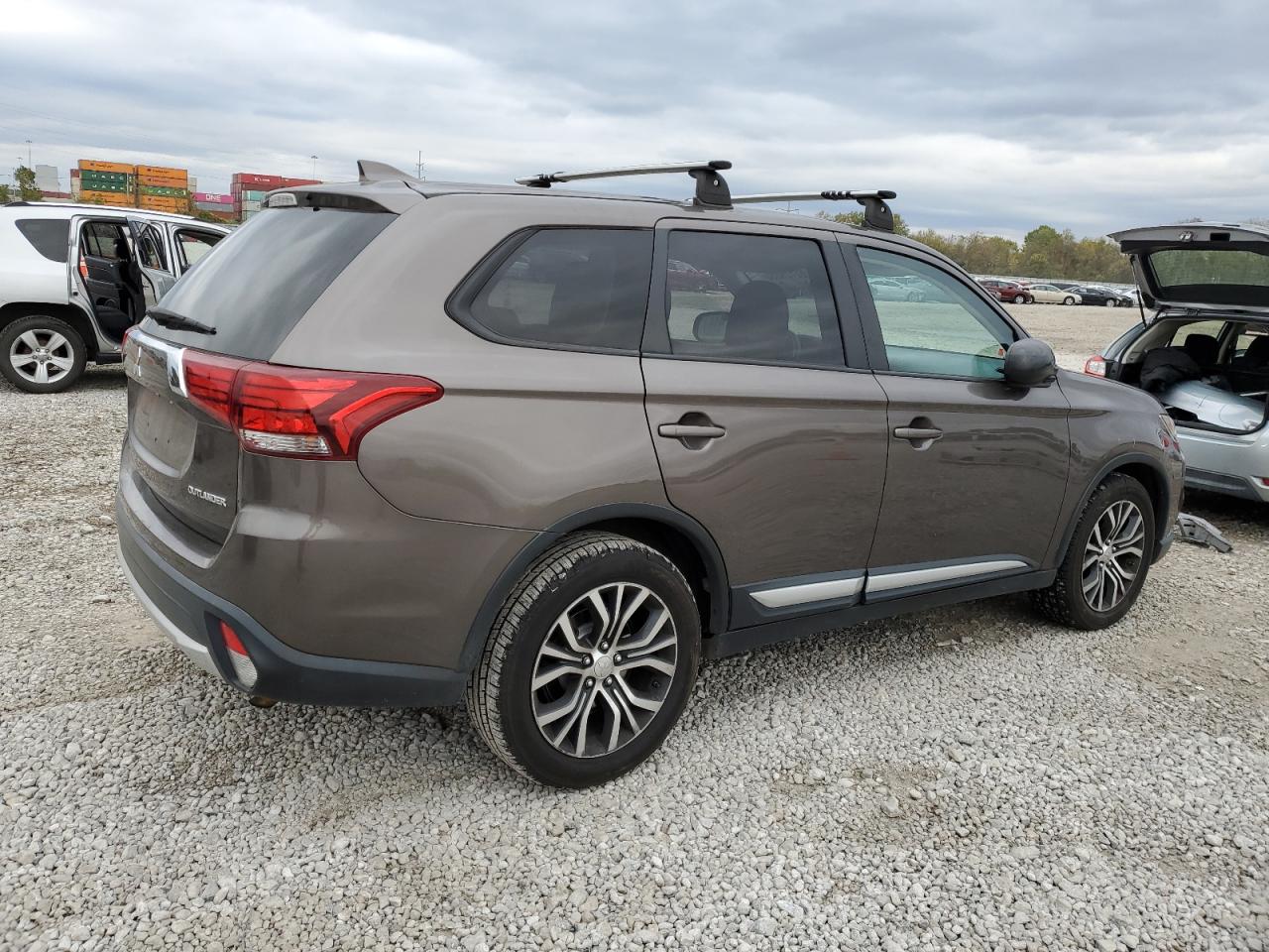 MITSUBISHI OUTLANDER ES