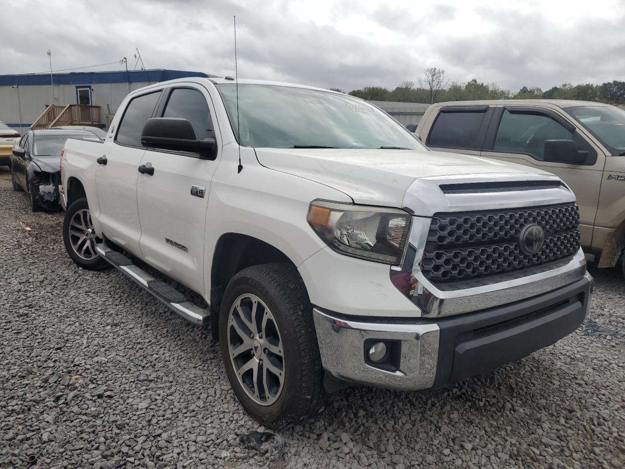 TOYOTA TUNDRA CREWMAX SR5
