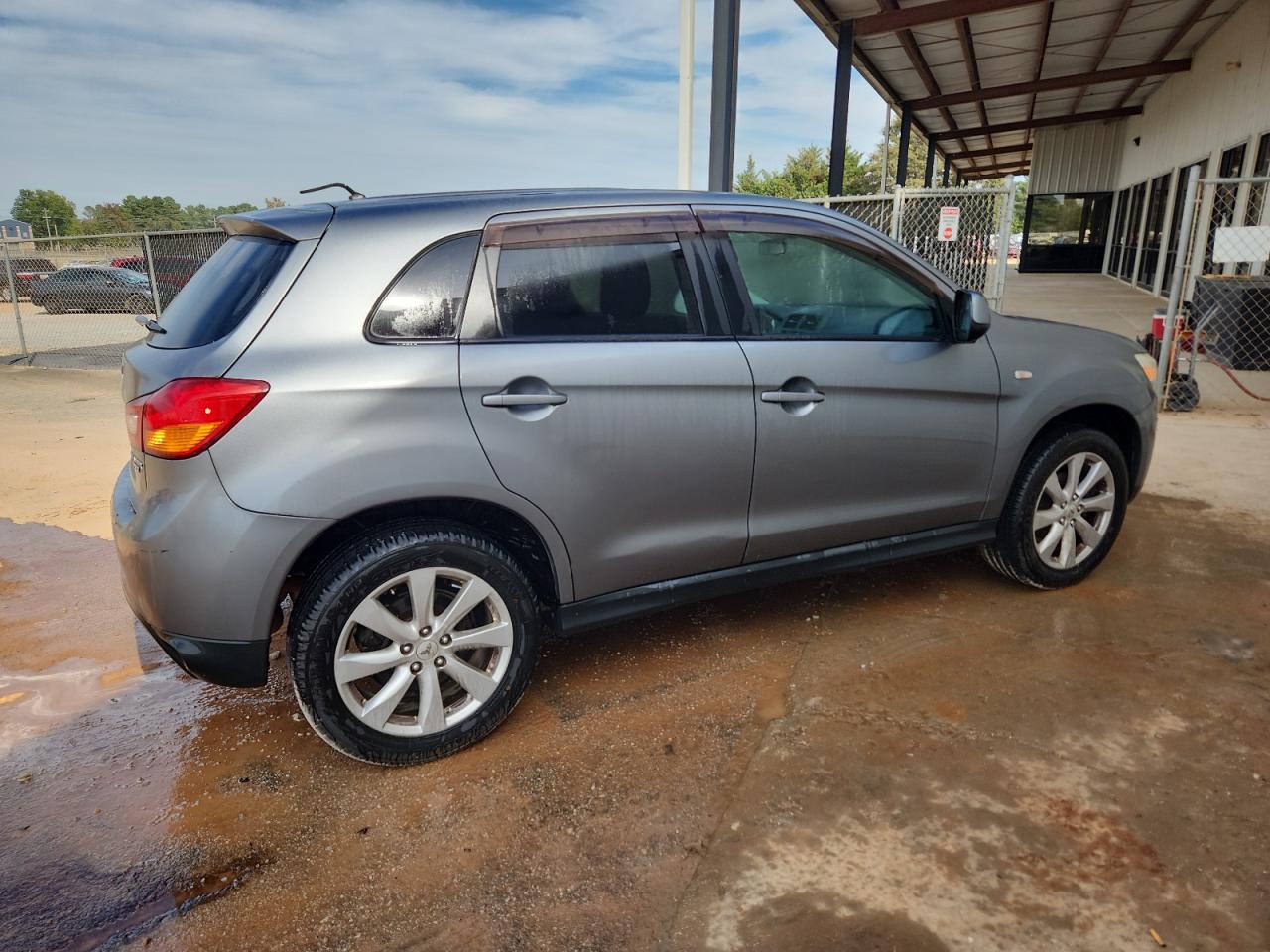 MITSUBISHI OUTLANDER ES