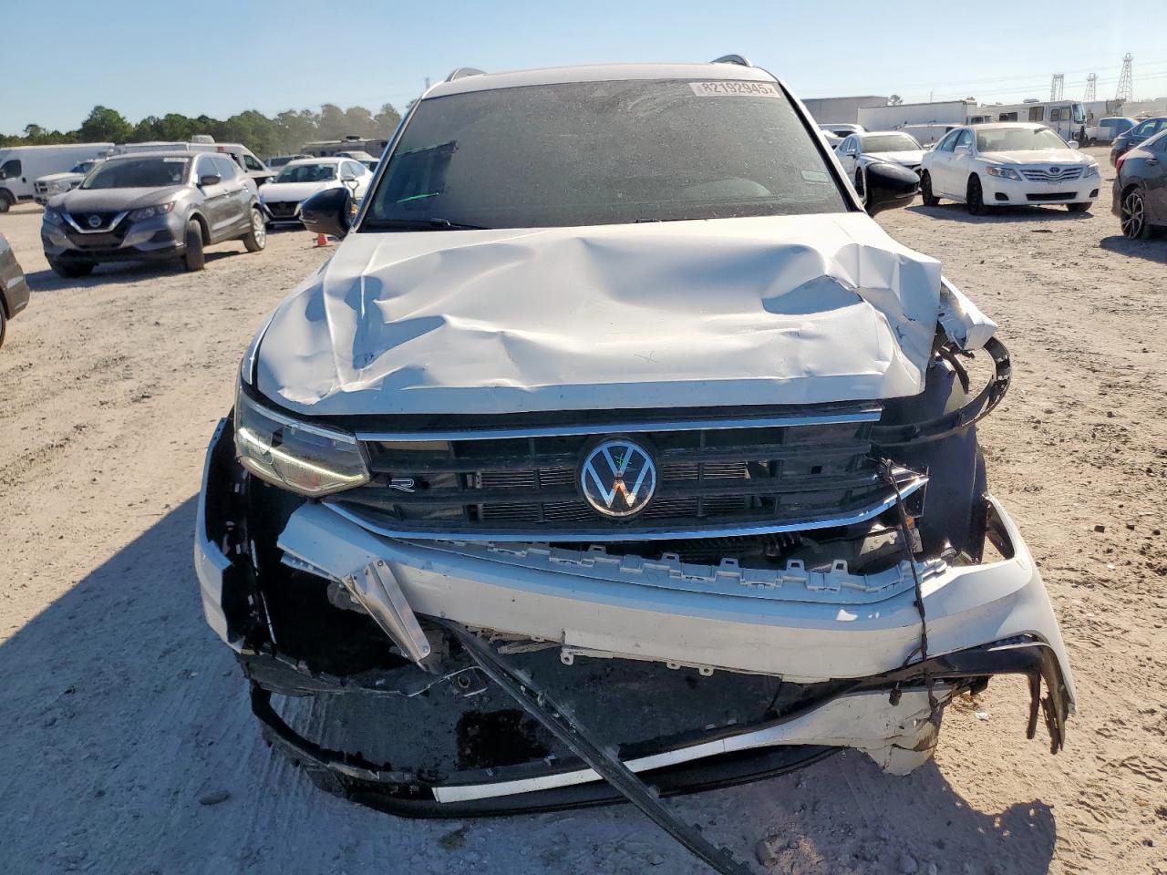 VOLKSWAGEN TIGUAN SE R-LINE BLACK