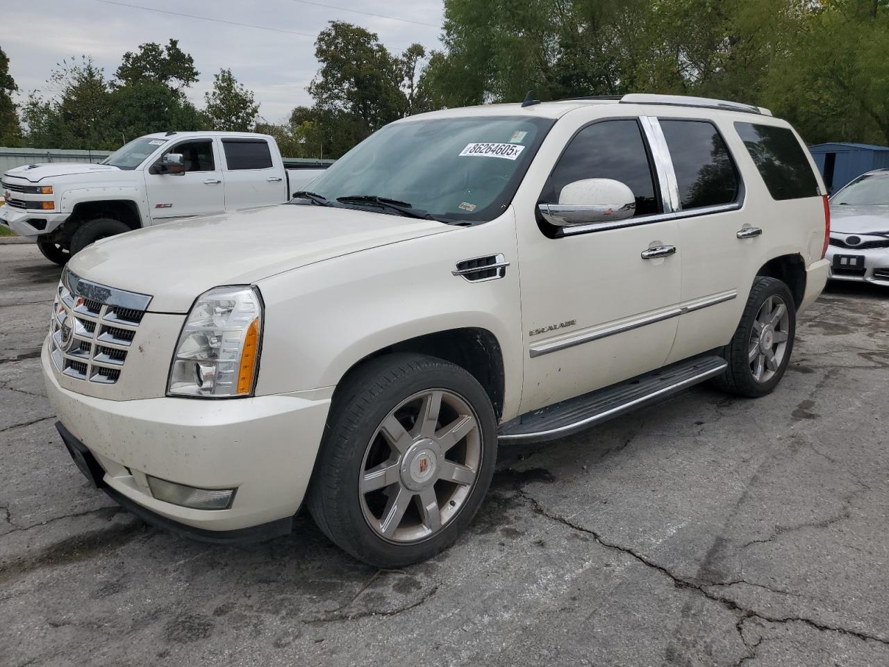 CADILLAC ESCALADE LUXURY
