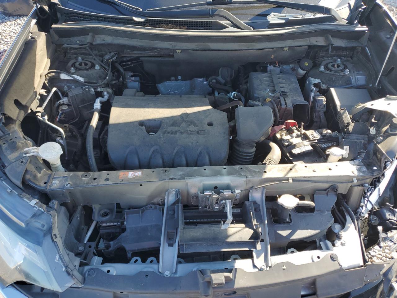 MITSUBISHI OUTLANDER SE