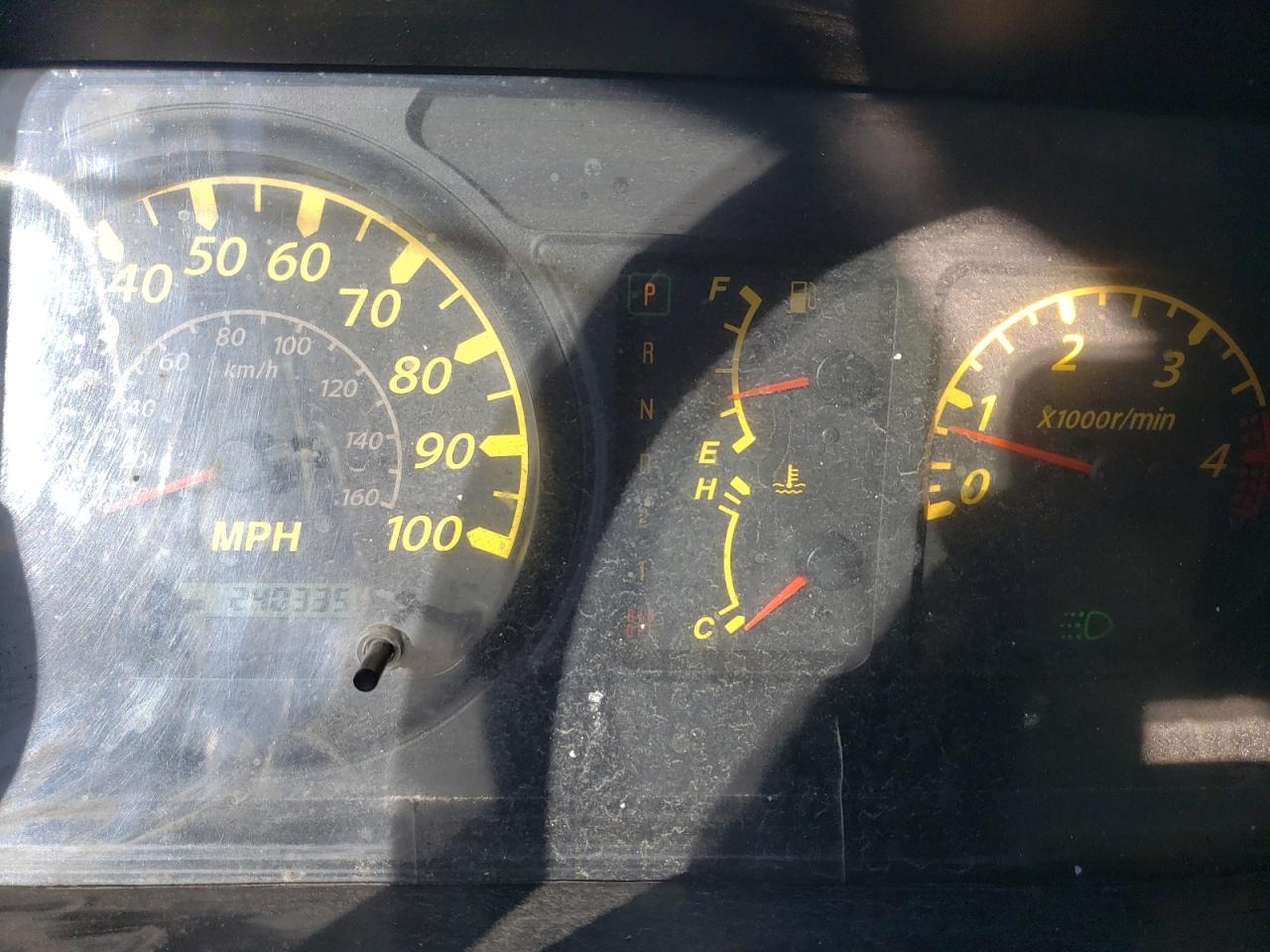 Lot #3269013068 2006 ISUZU NQR