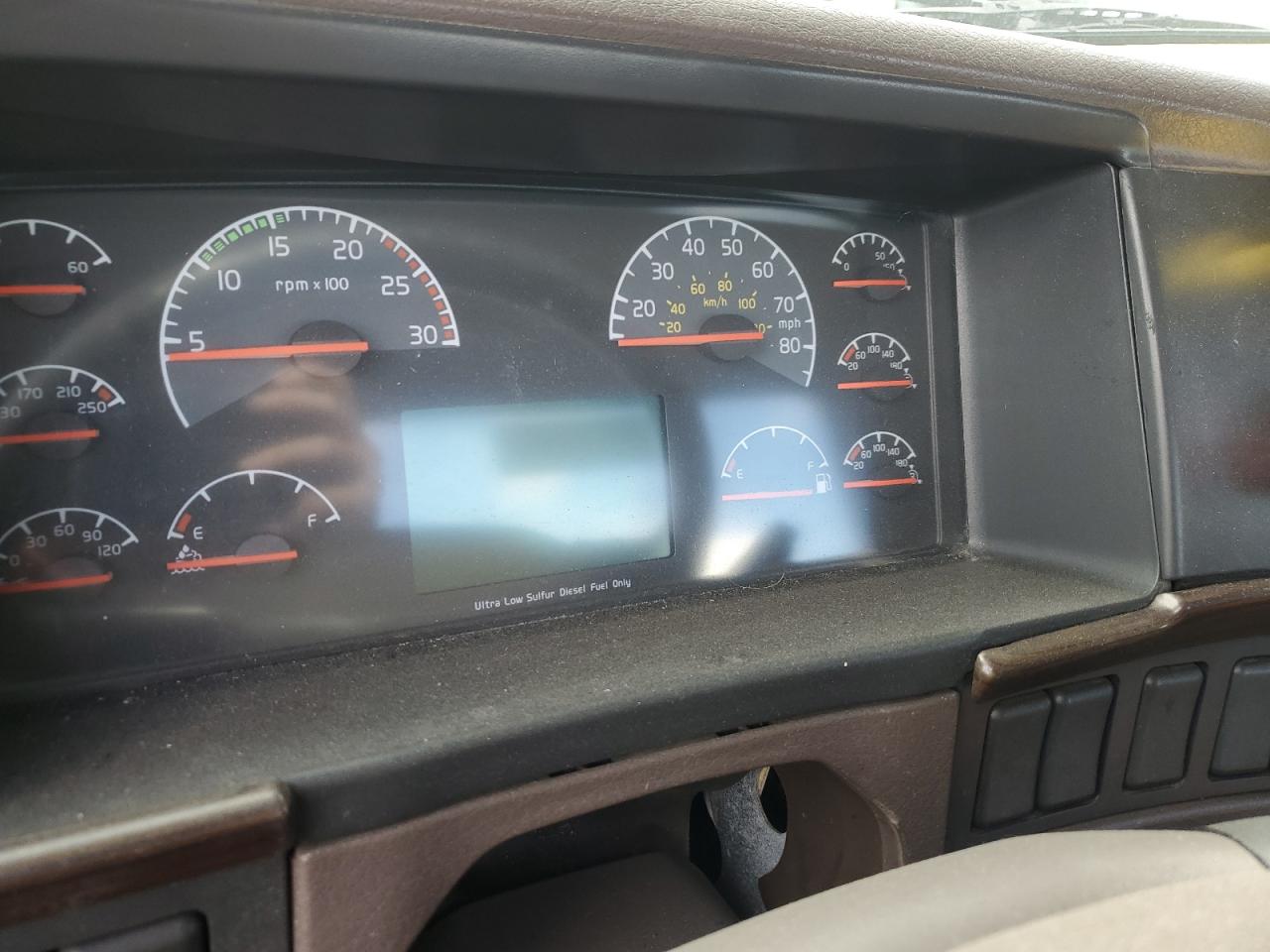 Lot #3263732735 2016 VOLVO VNL