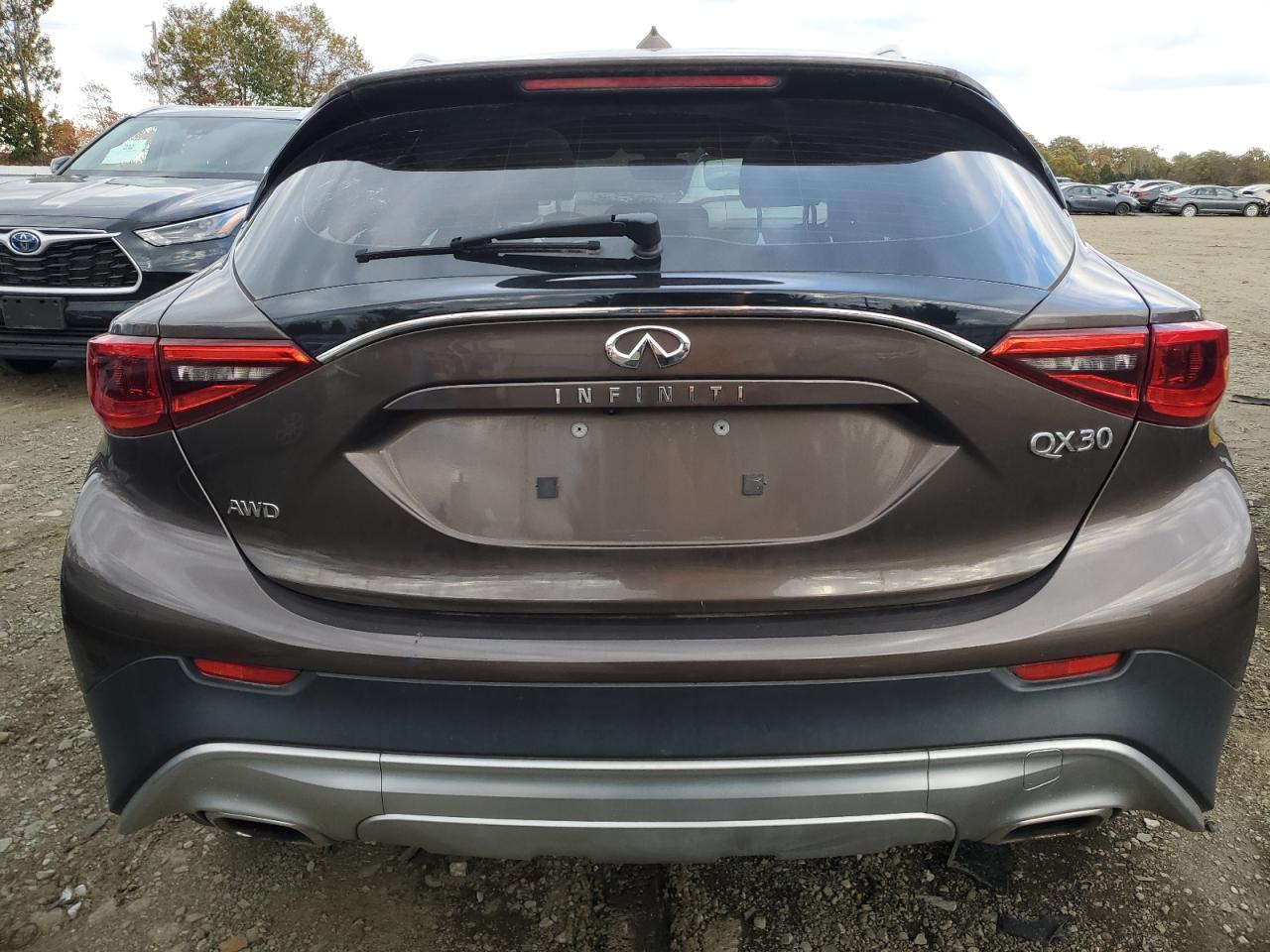 INFINITI QX30 LUXE