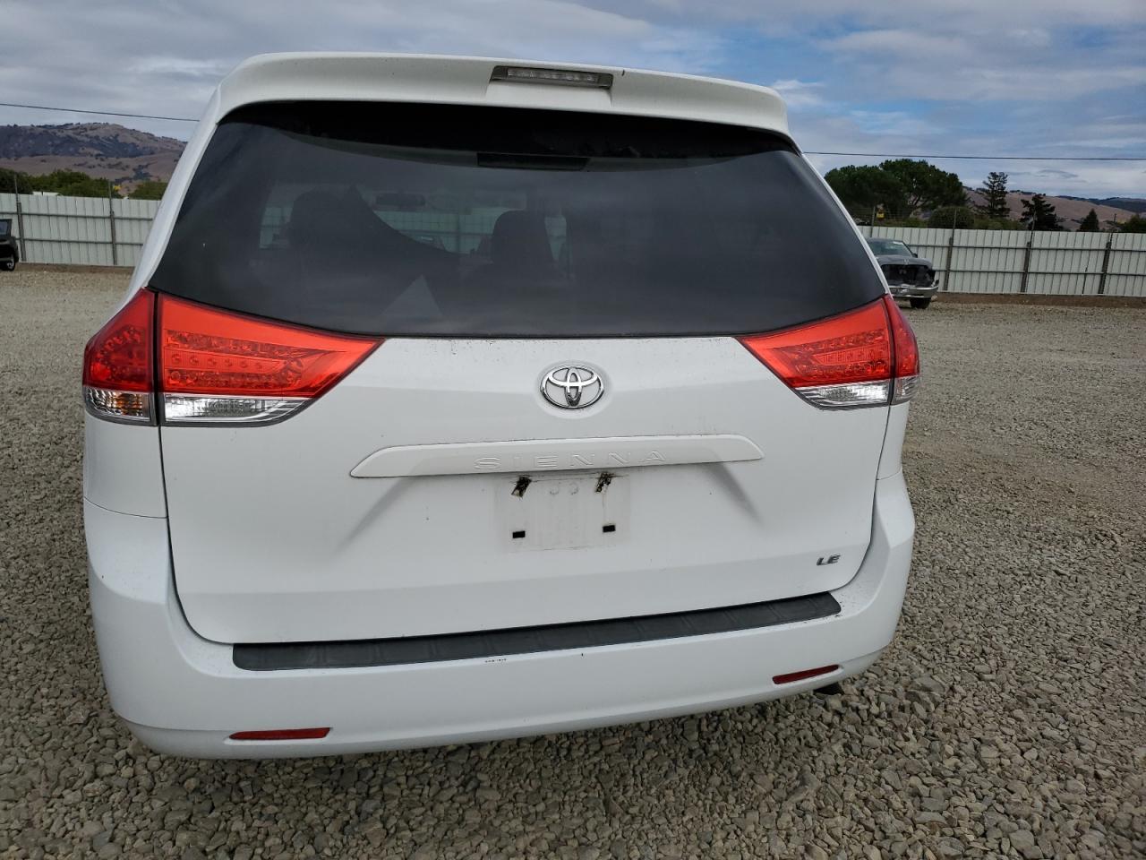 TOYOTA SIENNA BASE