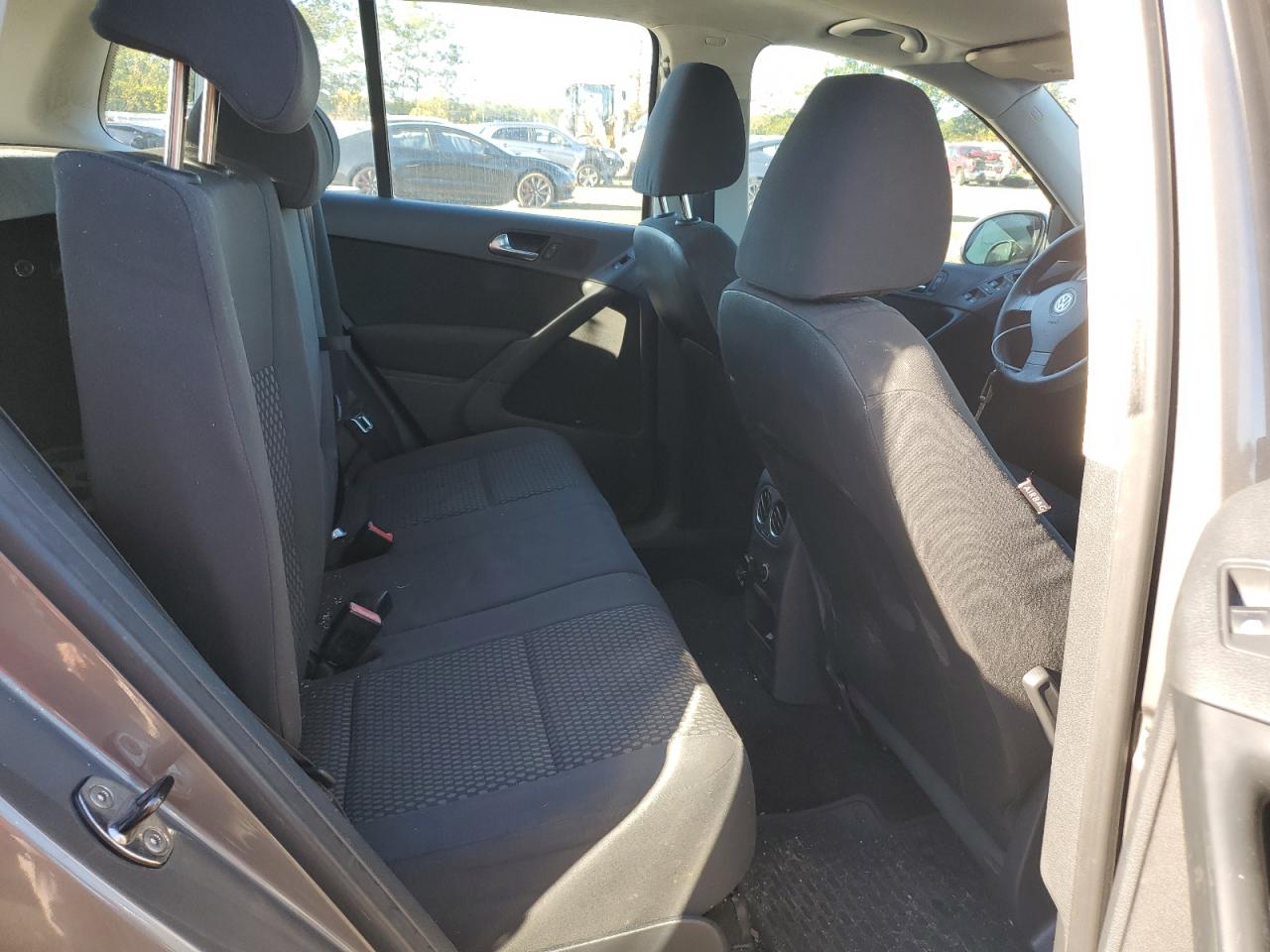 VOLKSWAGEN TIGUAN SE