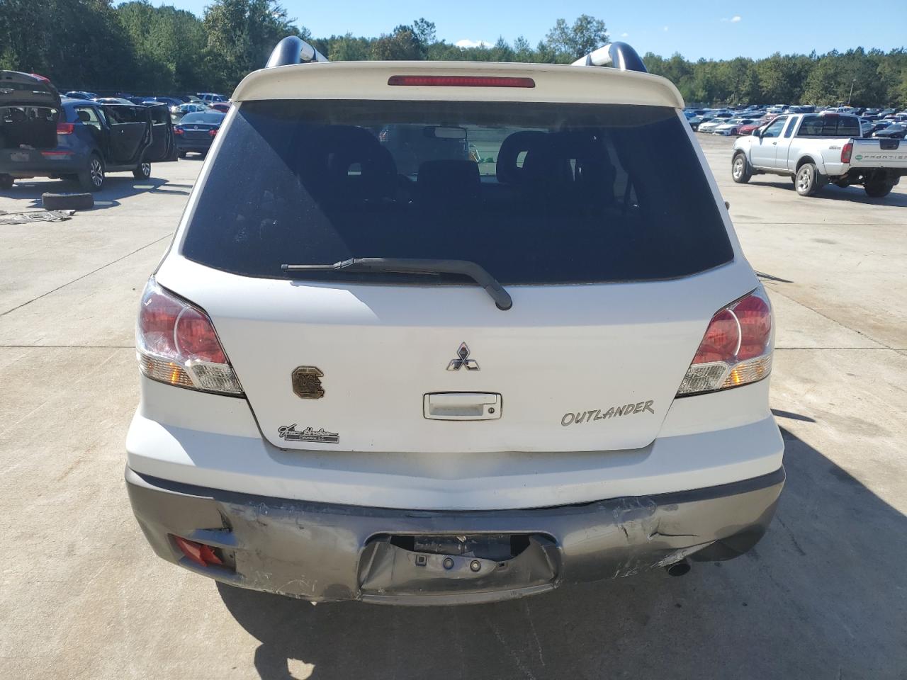 Lot #3276389701 2004 MITSUBISHI OUTLANDER