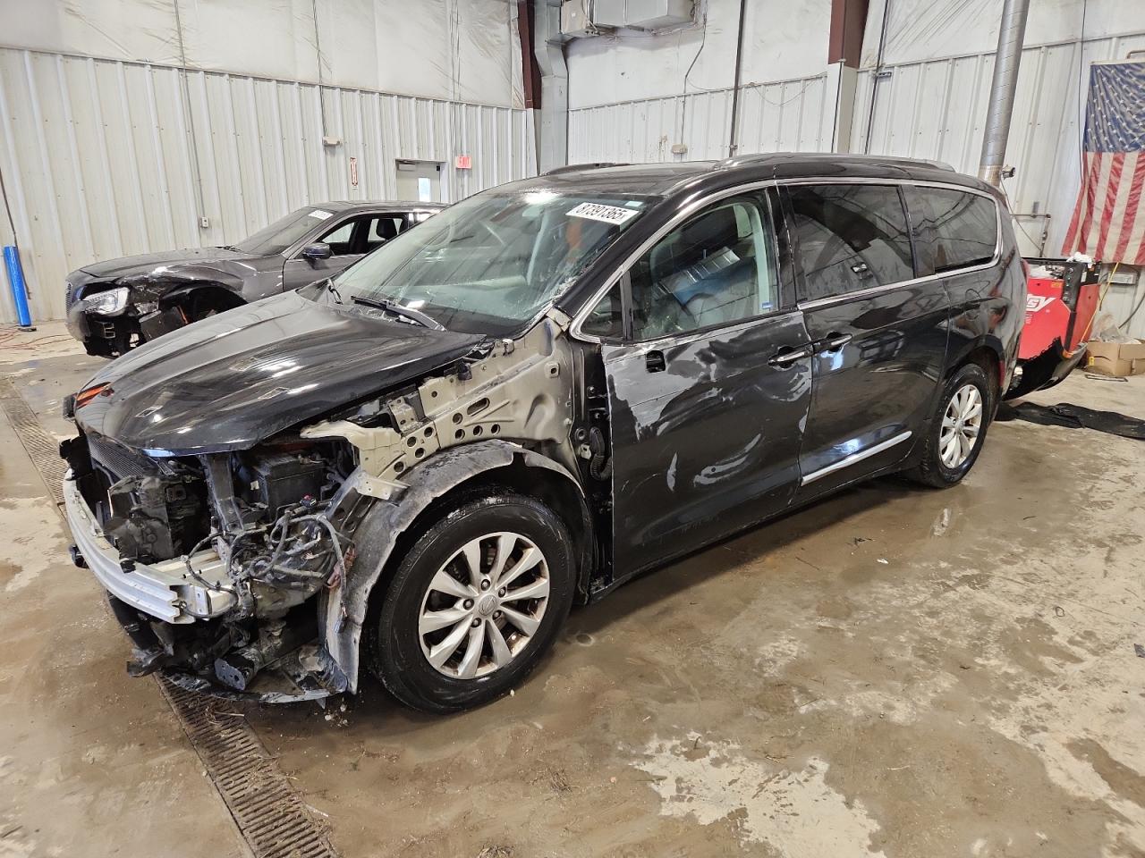 CHRYSLER PACIFICA TOURING L