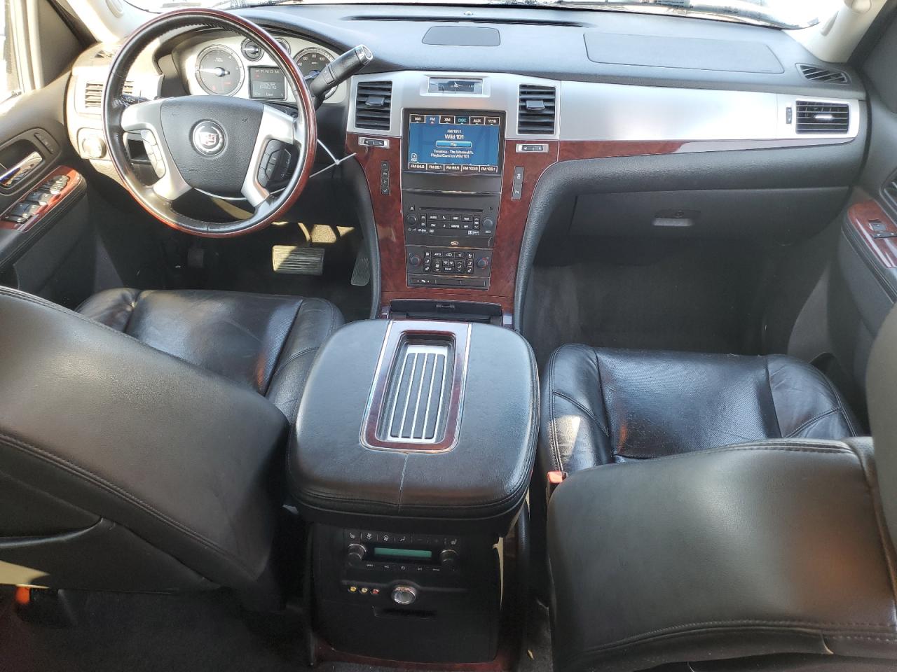 CADILLAC ESCALADE LUXURY