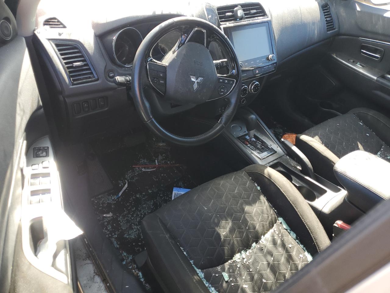 MITSUBISHI OUTLANDER SE