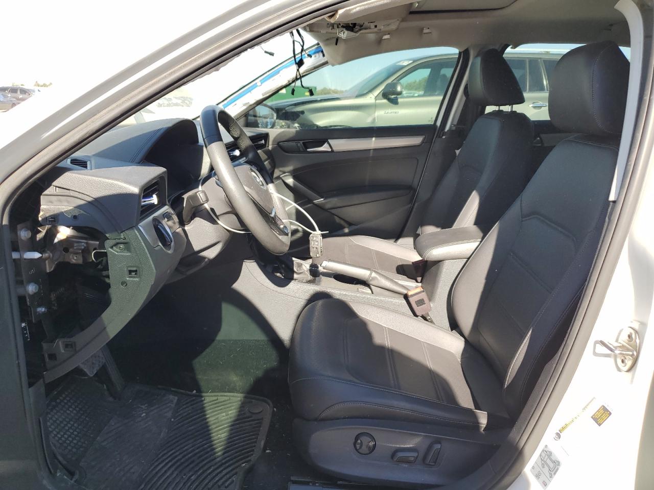 VOLKSWAGEN PASSAT SE