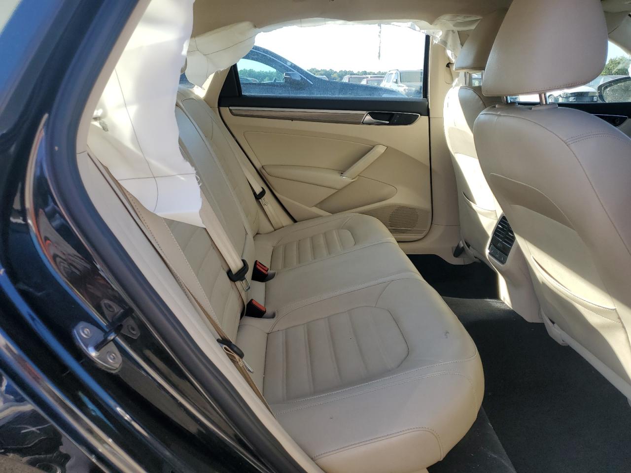 VOLKSWAGEN PASSAT SEL PREMIUM