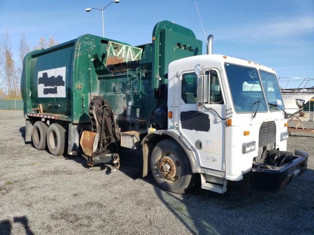 Global Auto Auctions: 2002 PETERBILT TRACTOR 320