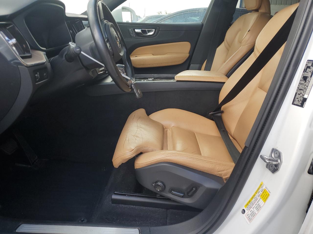 VOLVO XC60 T5 MOMENTUM