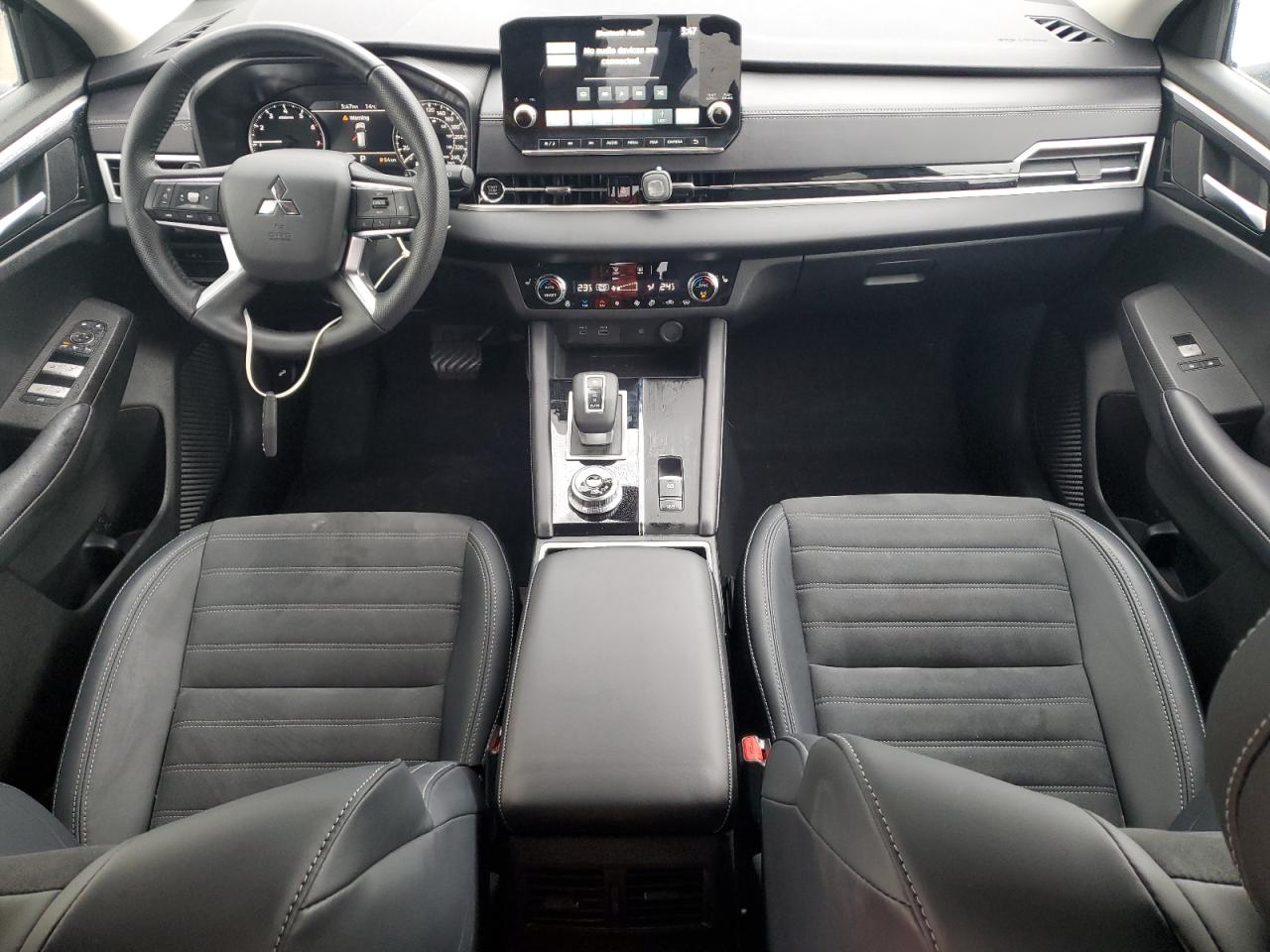 MITSUBISHI OUTLANDER SE