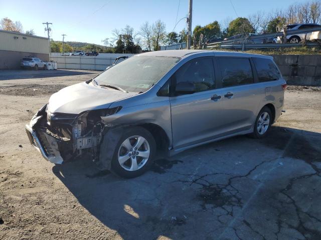 TOYOTA SIENNA L