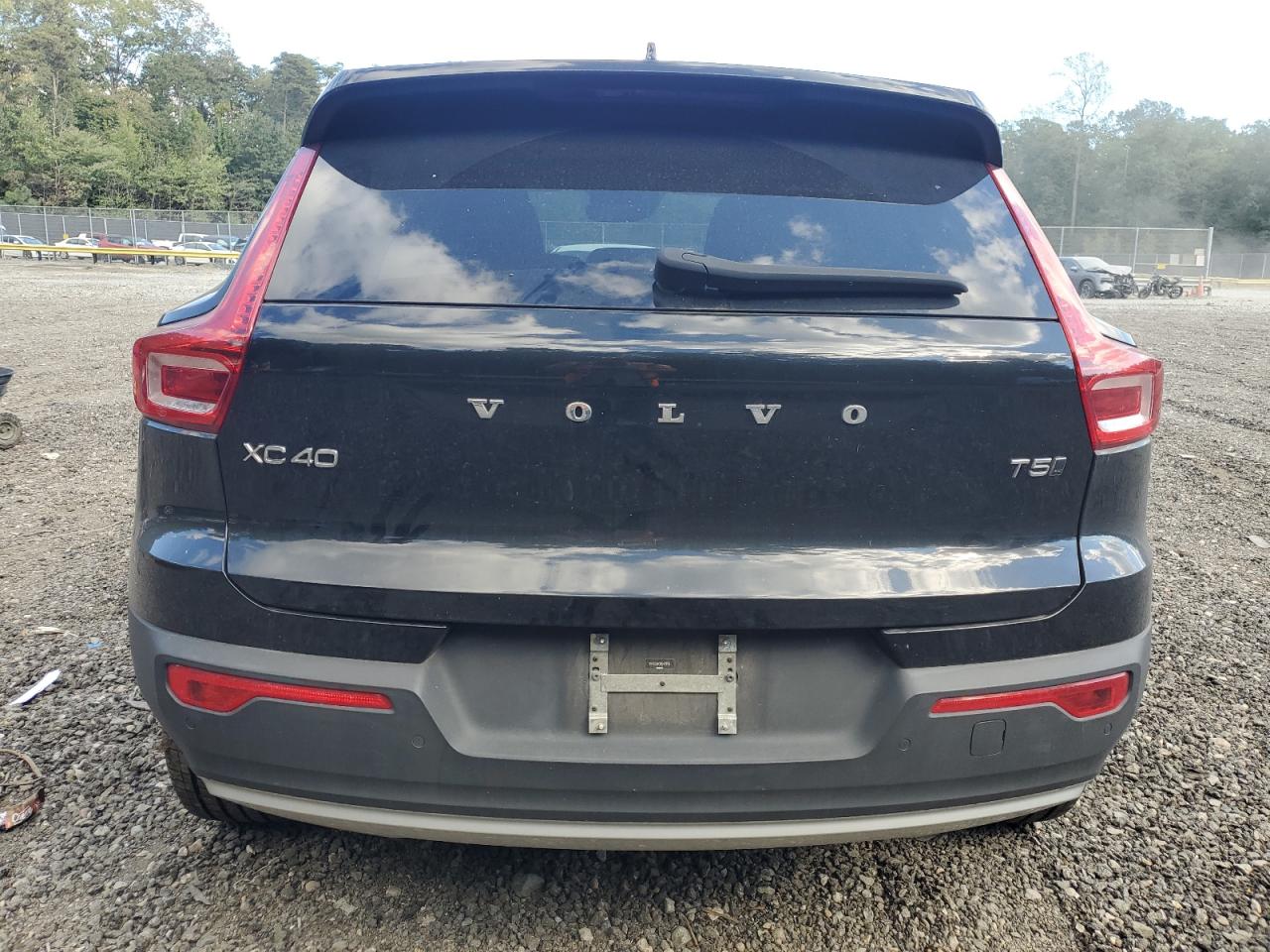 VOLVO XC40 T5 MOMENTUM