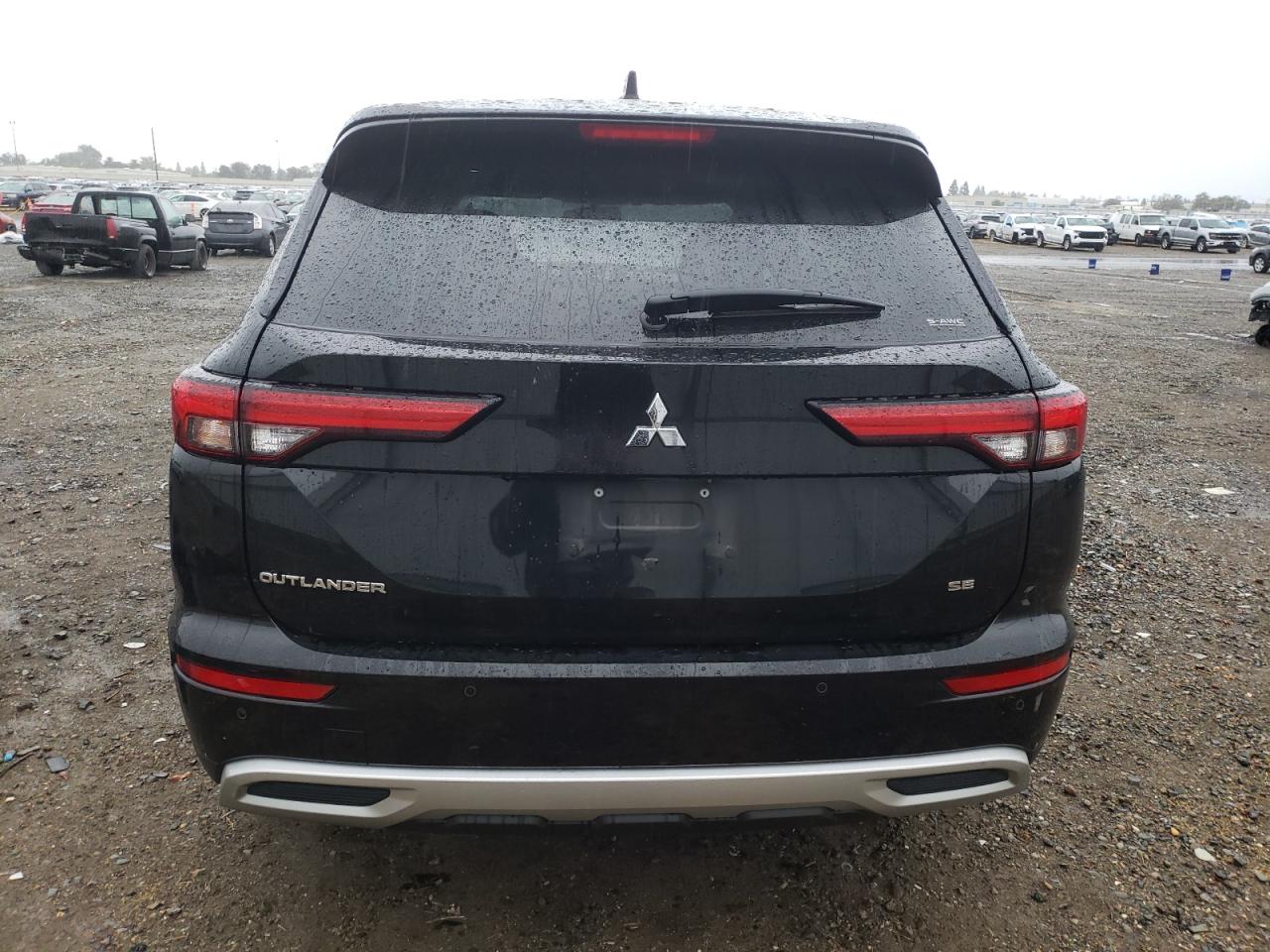 MITSUBISHI OUTLANDER SE